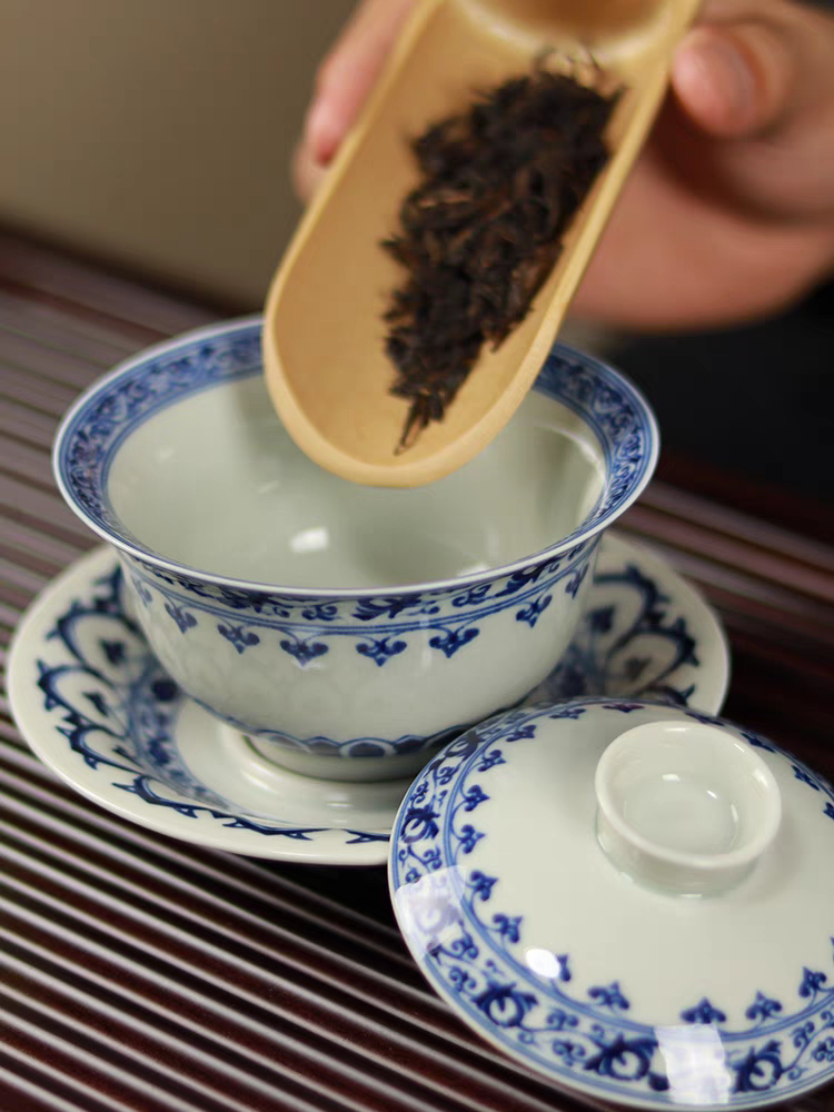 Jingdezhen blue and white ceramic tea brewing bowl